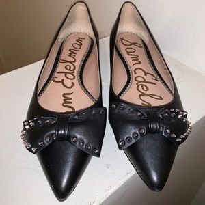 Black Leather Flat Shoes with Studded Bow